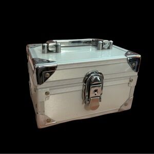 Compact light grey Aluminum Jewelry Storage Case - no key